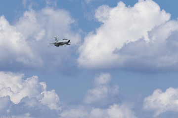 Fototapeta na wymiar Military fighter jet in flyby
