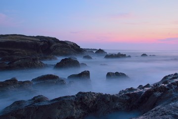 Obraz premium Dusk Landscape of island with long exposure moving sea waves
