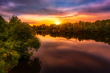 Obraz na płótnie Canvas Sonnenaufgang über einem See