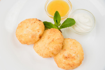 Cheesecakes with honey and sour cream