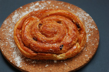 roll puff pastry with raisins