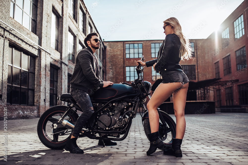 Wall mural Romantic couple with motorcycle