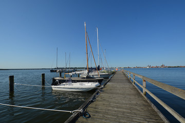 Obraz premium Segelschiffe im Hafen Altefähr, Rügen