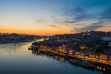 Fototapeta premium Sunset over the Douro River and the city of Porto in northern Portugal