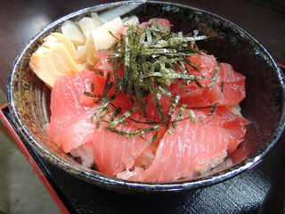 生マグロ丼