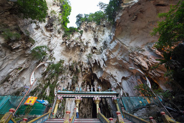 Entrance to Batu cave, Kuala Lumpur, Malaysia © Maygutyak