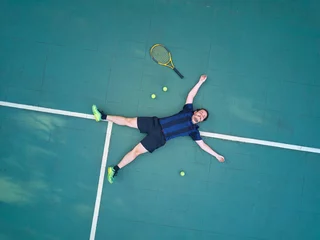 Poster Man win tennis game © PixieMe