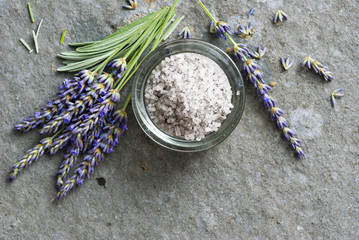 Obraz na płótnie Canvas Bath salt and lavender