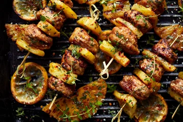 Gardinen Grilled skewers with pineapple  and chicken meat  with herbs on a grill plate. Fruit and meat skewers, bbq, top view. © zi3000