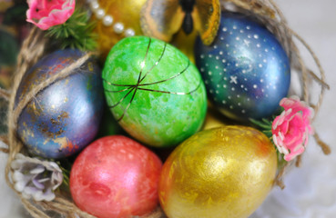разноцветные яйца к празднику пасха