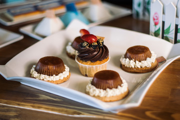 Cupcakes with chocolate cream, decorated with strawberries.