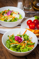 Mix of lettuce with croutons.
