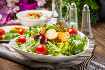 Mixed salad with croutons.