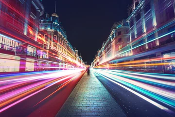 Selbstklebende Fototapete Zentraleuropa Lichtgeschwindigkeit in London City