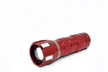 Linterna roja con luz de led apagada, fondo blanco 