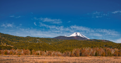 Volcan a lo lejos
