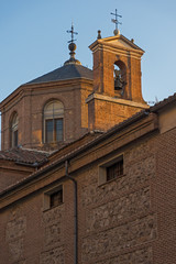 Obraz premium Niesamowity widok zachodu słońca na Królewski Klasztor Wcielenia w Madrycie, Hiszpania