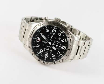 Reloj acero caratula negra fondo blanco 