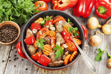 Chicken liver with sweet pepper and tomatoes