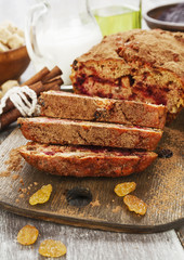 Beetroot pie with raisins