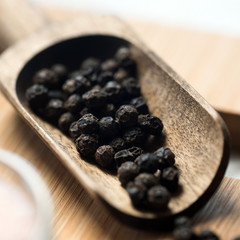 Freshly ground pepper