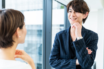 笑顔の男性