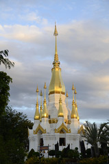 wunderschöne buddhistische Tempel und Buddhas in Südostasien