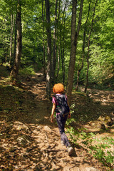 Naklejka premium Woman hiking on a mountain trail