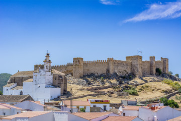 Vista del Castillo de Santa Olalla del Cala en la provincia de Huelva, España