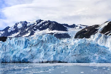 Crédence de cuisine en verre imprimé Glaciers Alaska, USA: Close up of glacier with ice floes on the water