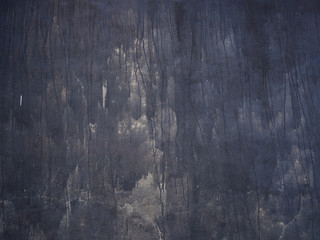 汚れた黒い壁