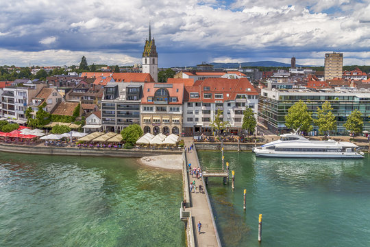 Hafen von Friedrichshafen am Bodensee von oben gesehen 2