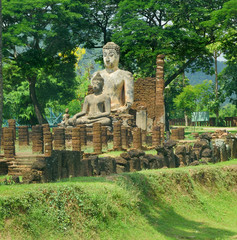 Obraz premium Buddha statue in Wat Mahathat temple, Sukhothai Historical