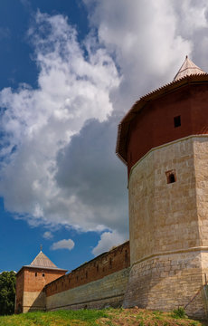 Exterior view to Zaraysk Kremlin wall with aka Tayninskaya Naugol'naya bashnya bastion and Bogoyavlenskaya Yegor'yevskaya Proyezdnaya Bashnya tower, Moscow region, Russia