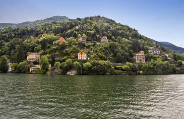 Fototapeta na wymiar alte Villen am Lago Maggiore