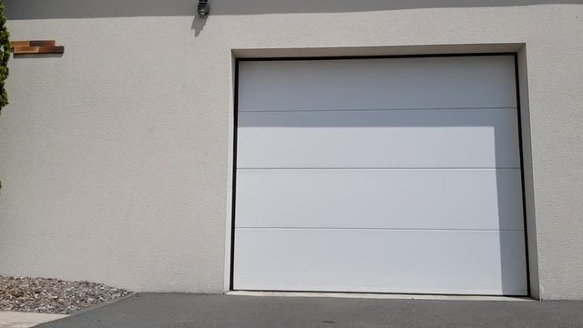 ouvrir la porte du garage avec t&eacute;l&eacute;commande