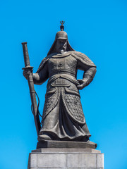 Fototapeta premium The statue of Yi Sun-Shin outside of Gyeongbokgung Palace in Seoul, South Korea.