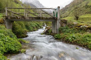 Fototapeta na wymiar Valley of Leitariegos, in Asturias (Spain), at the beginning of spring