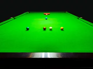 Foto op Plexiglas Snooker balls on green snooker table © Naypong Studio