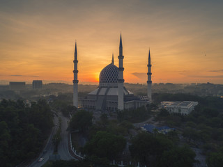Fototapeta na wymiar Sultan salahuddin abdul aziz shah mosque (The blue mosque), Kuala Lumpur Malaysia