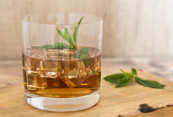 Ron glass with ice and mint