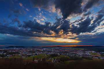 Sonnenuntergang über der Stadt