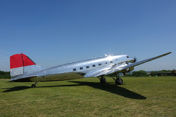 Fototapeta premium avion ancien aluminium