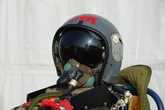 casque pilote avion de chasse Photos | Adobe Stock