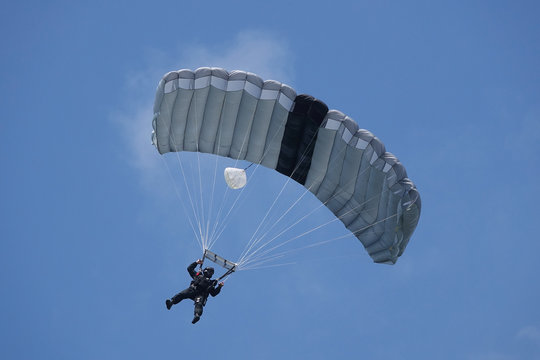 parachutiste des forces sp&eacute;ciales