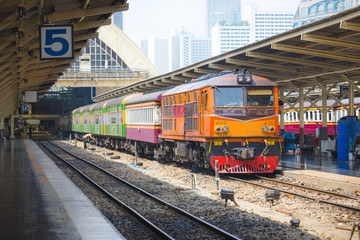 Fototapeta premium BANGKOK , THAILAND- MAY 04,2017: Trains waits at a platform of railway station Hua Lamphong in Bangkok during day
