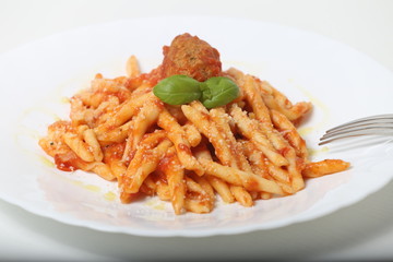 Pasta cavatelli con sugo e polpette