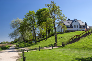 Grünes Kliff in Keitum auf Sylt sonnig Frühling HD Format