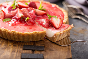 Yogurt tart with rhubarb strawberry compote