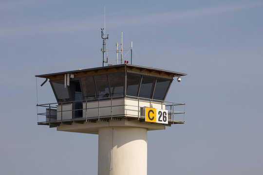 Tower auf Flugplatz